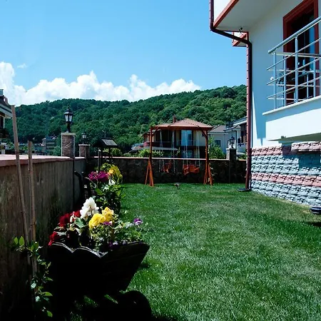 Hotel Defne *